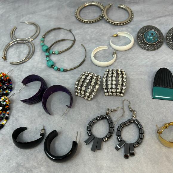 Lot 13 Vintage 70s Costume Jewelry Earrings Hoops Gold Tone Boho Silver Tone - Picture 4 of 5